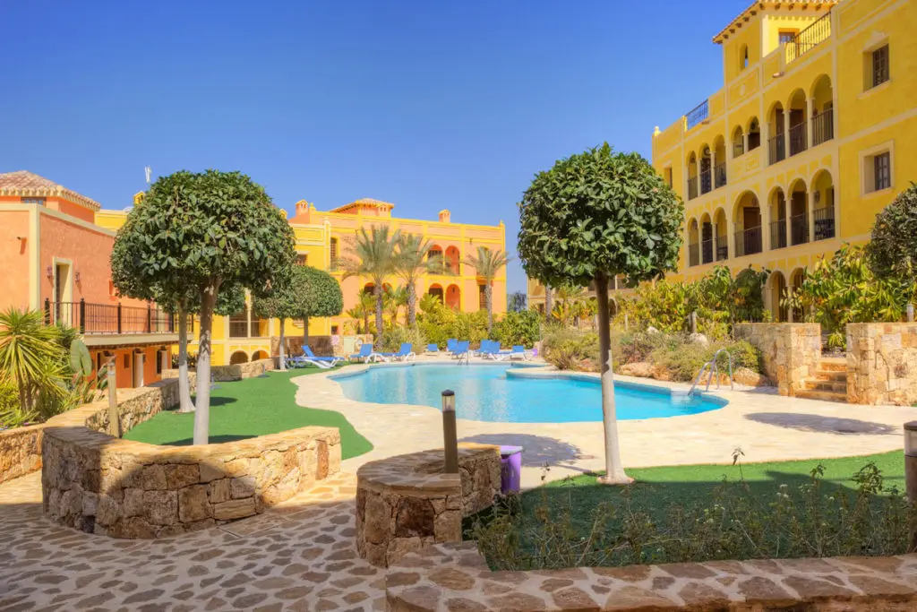 DSG-Photos-131-Las-Sierras-II-Poolside-S-1024x683.webp