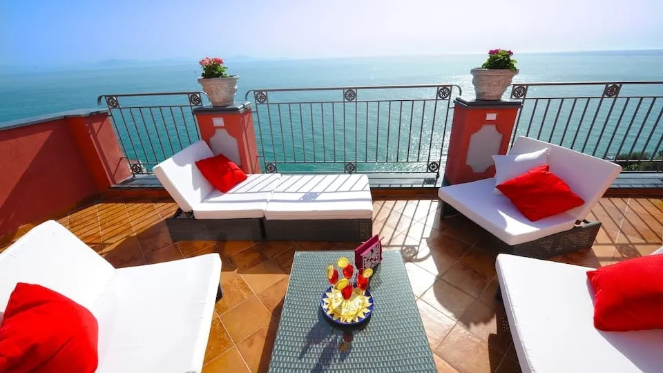 4 nights in Amalfi Coast with lemon tour for 4