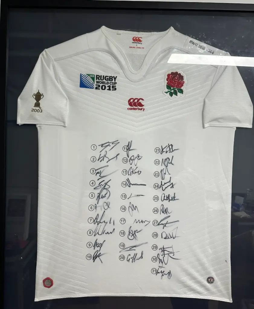 [MEM00169] 2003 England Rugby World Cup Winners – Fully Signed & Framed 31-Man Squad Jersey